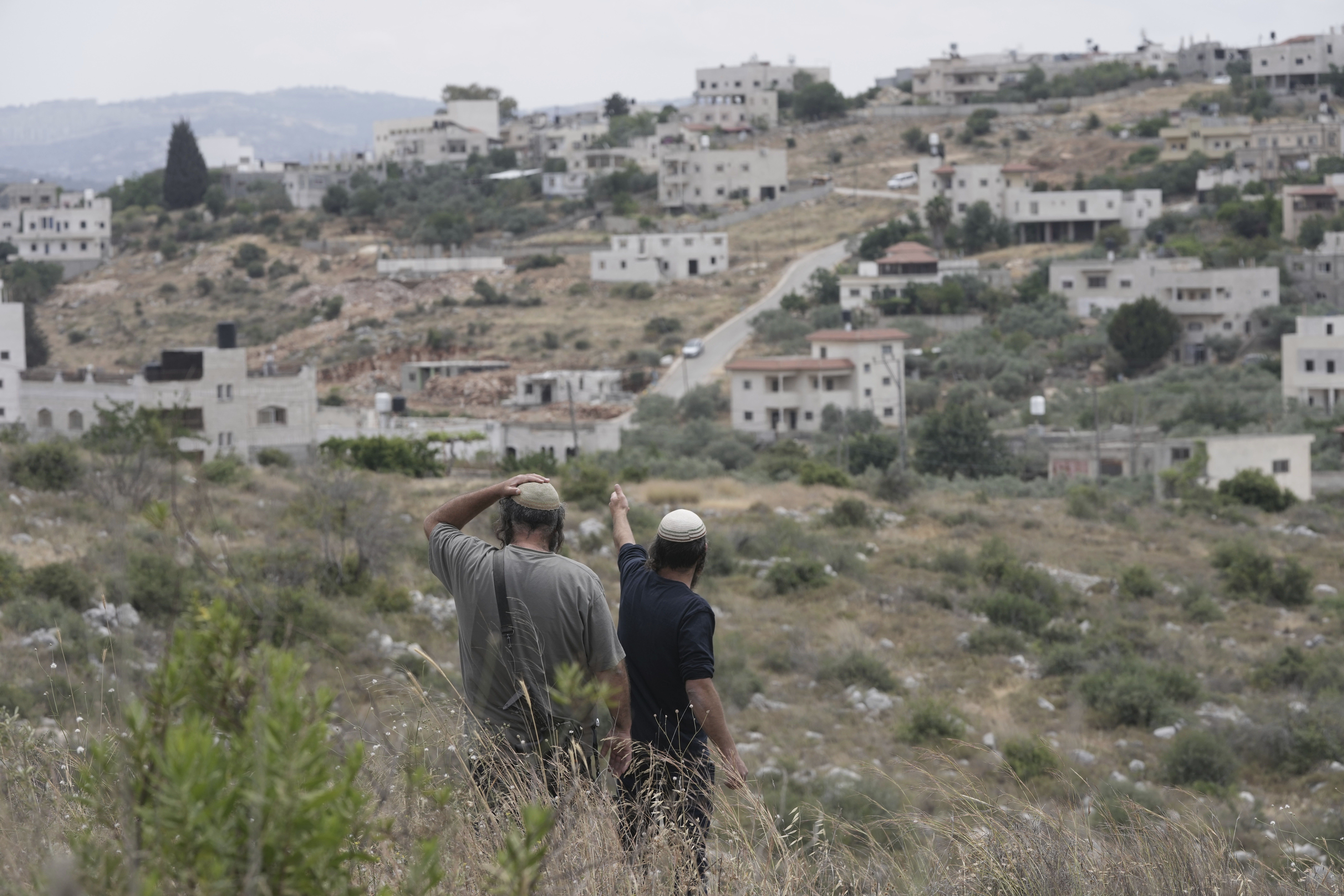 Israelische Siedler auf Hügeln