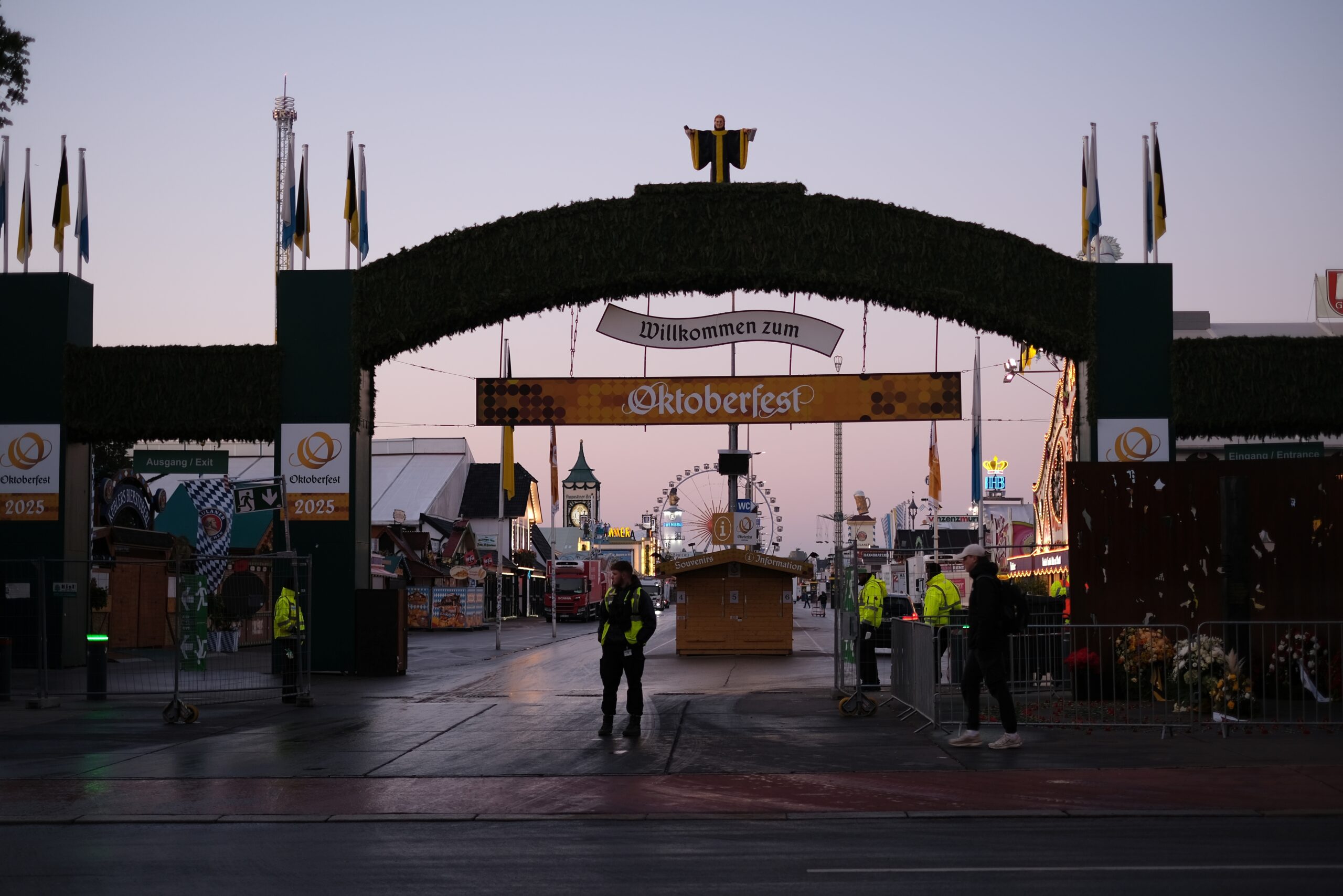 Blick auf das Oktoberfest-Gelände: Wird die Wiesn verlängert?