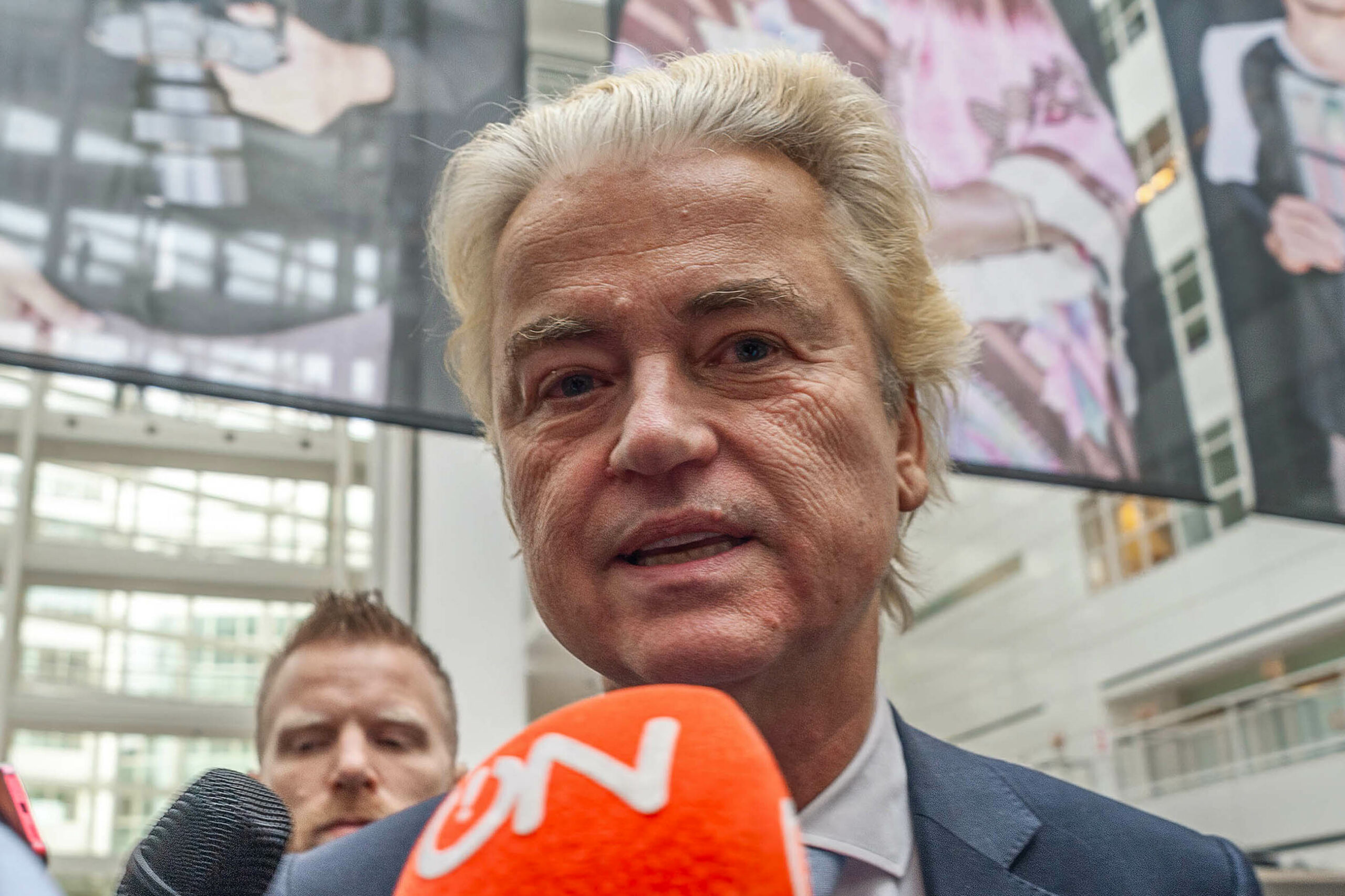 Der Rechtspopulist Geert Wilders nach der Stimmabgabe in einem Wahllokal in Den Haag.