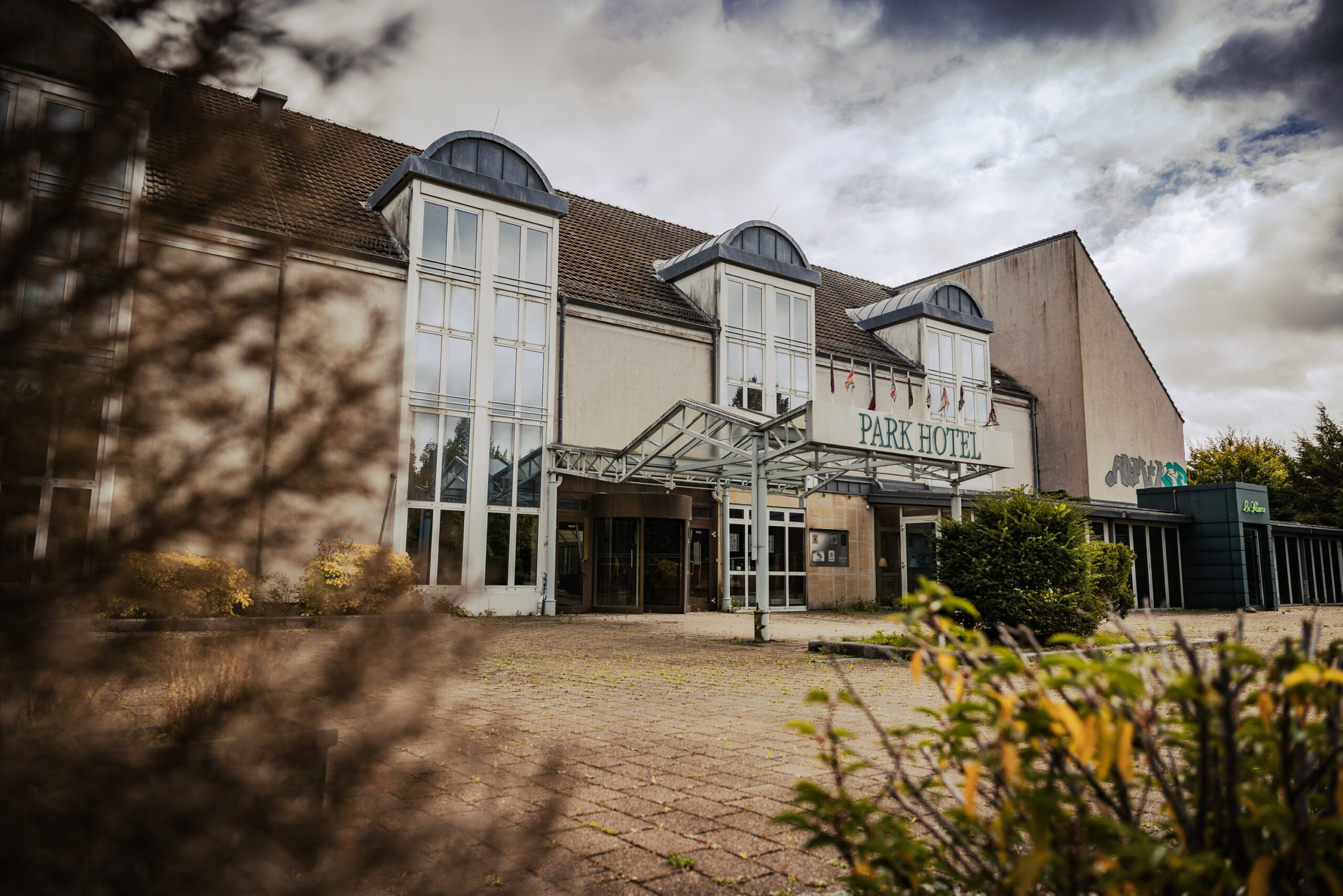 Seit Jahren hat das ehemalige Vier-Sterne-Hotel „Park Hotel“ unweit des Ahrensburger Schlosses nicht mehr geöffnet.
