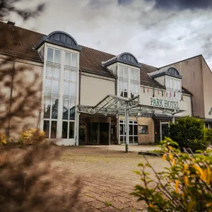 Seit Jahren hat das ehemalige Vier-Sterne-Hotel „Park Hotel“ unweit des Ahrensburger Schlosses nicht mehr geöffnet.