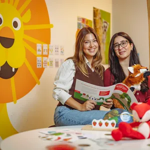 Kita Kinderzimmer Wilhelmsburg: Kita-Leiterin Defne Farbin und Erzieherin Beritan Aslan