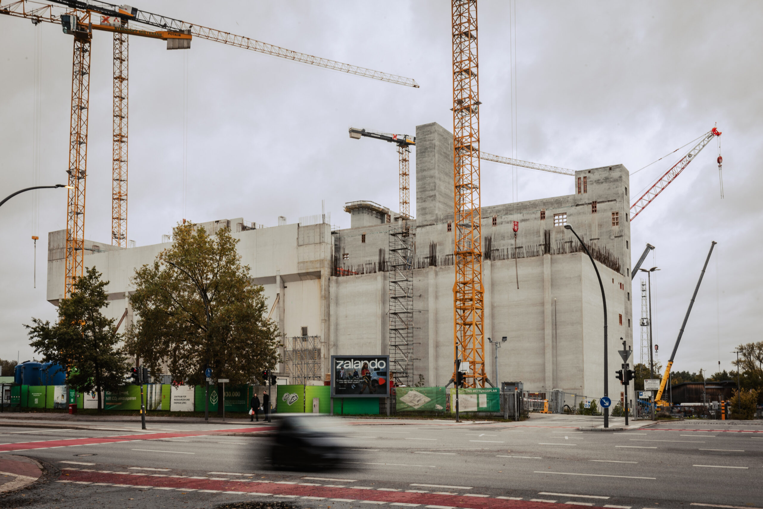 In der Nähe des Volksparkstadions entsteht eine neue, riesige Müllverbrennungsanlage.