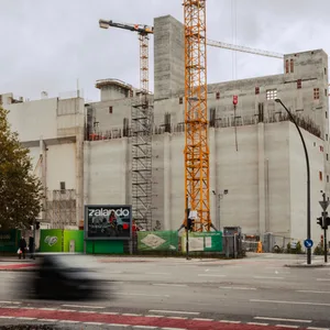 In der Nähe des Volksparkstadions entsteht eine neue, riesige Müllverbrennungsanlage.