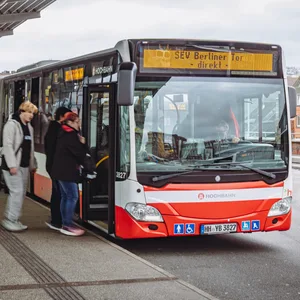 Wer von Bergedorf in die Innenstadt will, braucht gerade viel Zeit und Nerven: Denn Sowohl auf der S2 als auch auf der A25 finden Bauarbeiten statt.