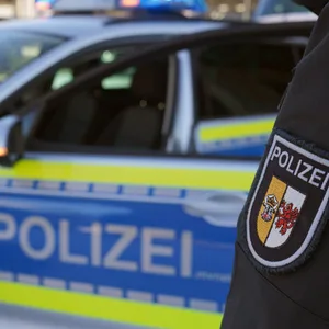 Ein Streifenwagen der Polizei Ludwigslust: Die Beamten ermitteln derzeit gegen die Feuerwehr in Boizenburg.