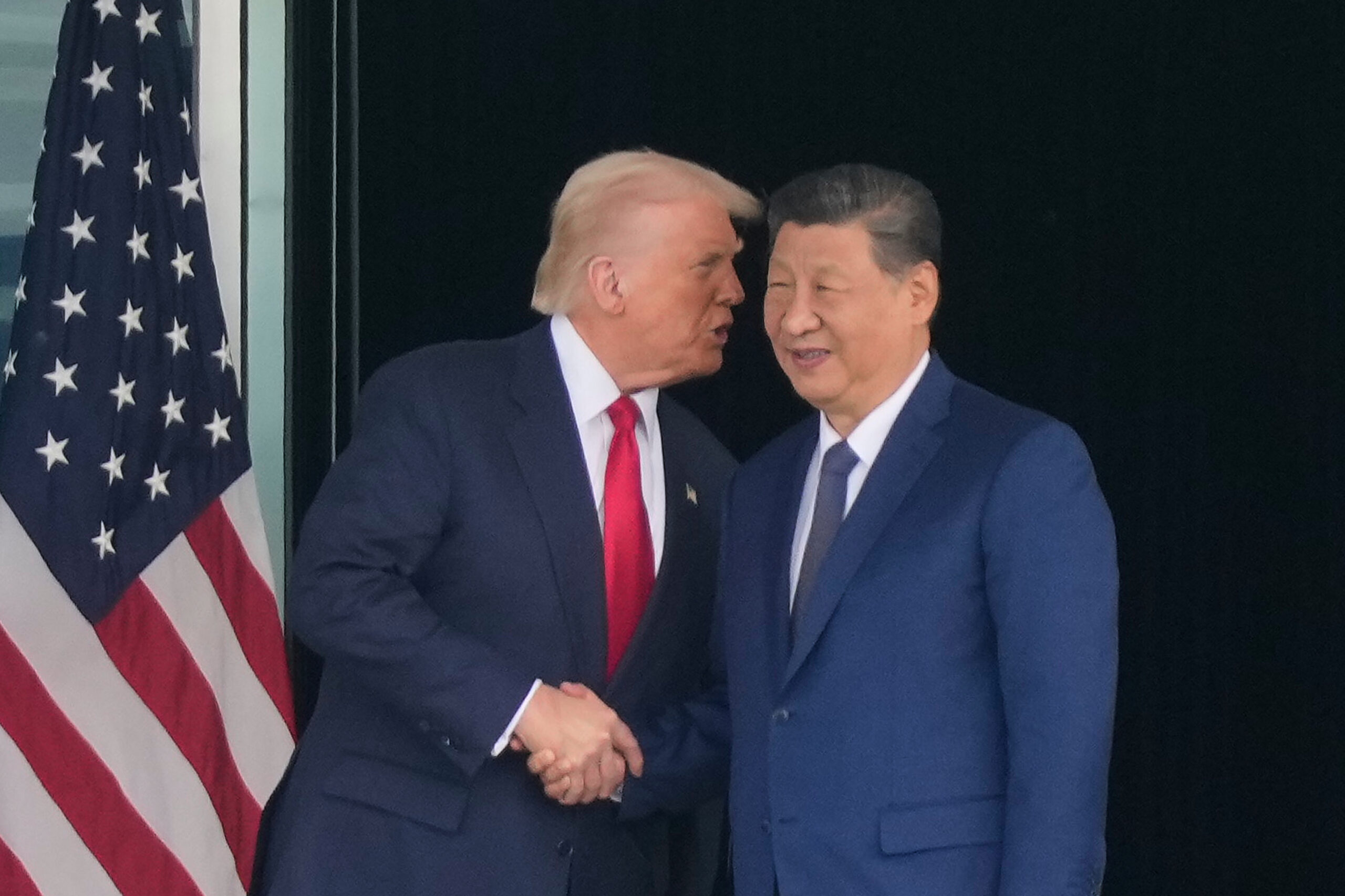 US-Präsident Donald Trump (l.) und der chinesische Präsident Xi Jinping nach ihrem Gipfeltreffen in Südkorea.