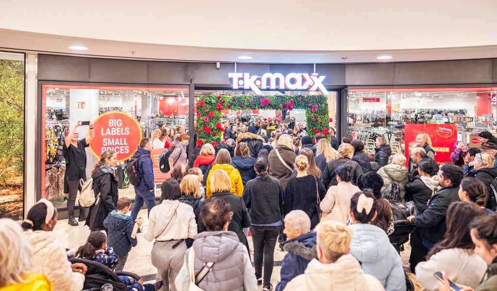 Riesen-Andrang-Modegigant-er-ffnet-neue-Filiale-in-Hamburg