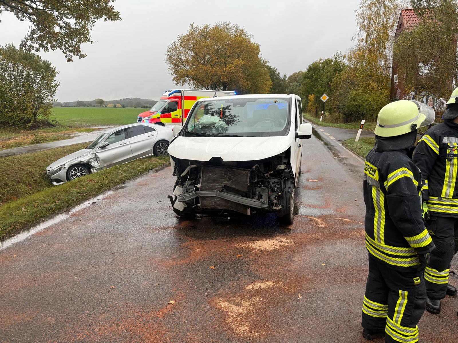 Schwerer Unfall bei Ammersbek. Dre Personen, darunter zwei Kinder verletzt