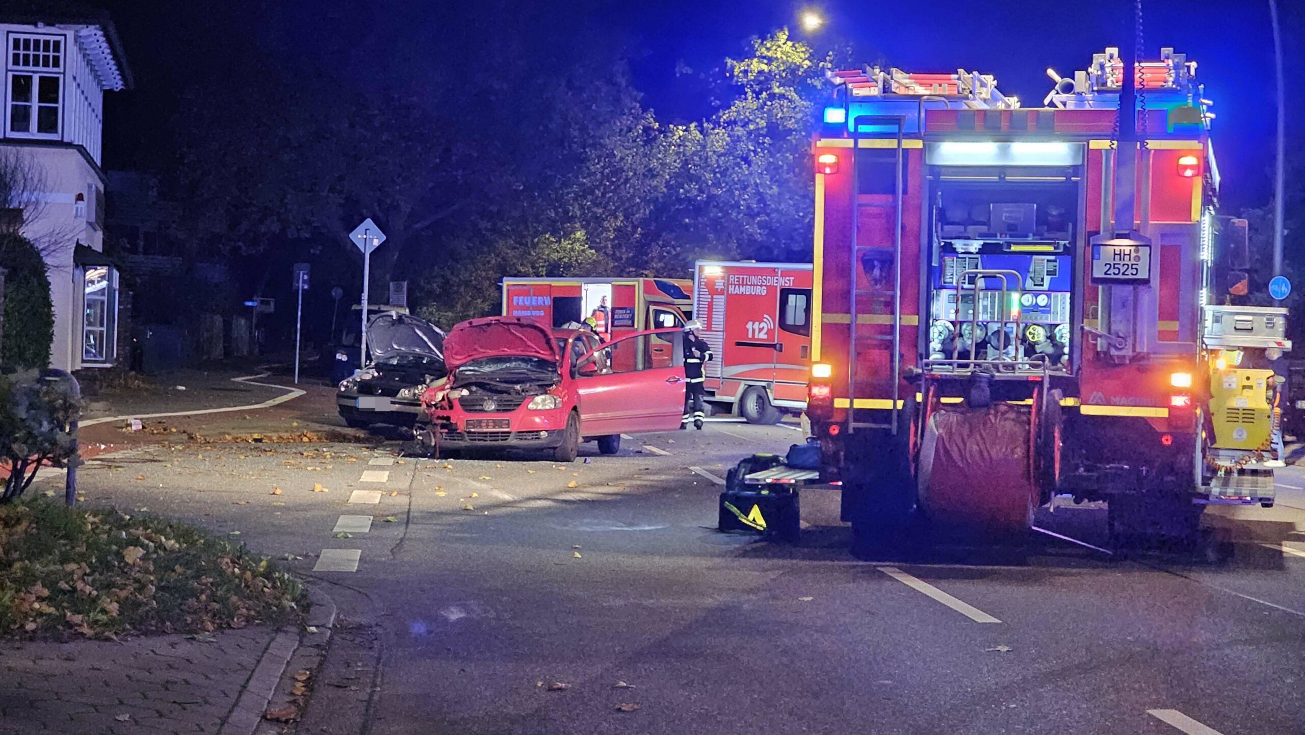 Schwerer Unfall in Rahlstedt – drei Verletzte und hoher Sachschaden