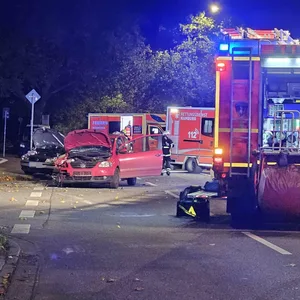 Schwerer Unfall in Rahlstedt – drei Verletzte und hoher Sachschaden