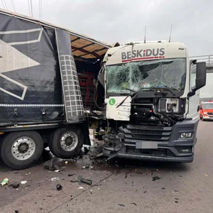 LKW Unfall auf a7 – Stau vor dem Elbtunnel