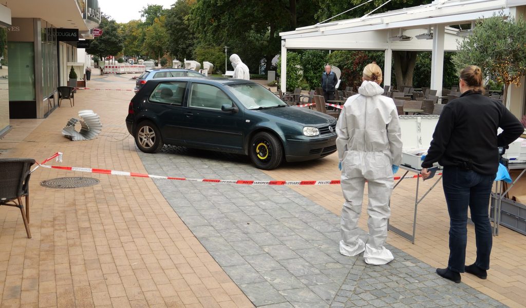 Mit-Auto-und-Brecheisen-Brachialer-Einbruch-bei-Juwelier-in-Ostseebad