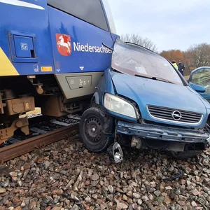 Bereits im Dezember 2023 kollidierten Bahn und Auto hier. Nun kam es erneut zum Crash (Archivbild).
