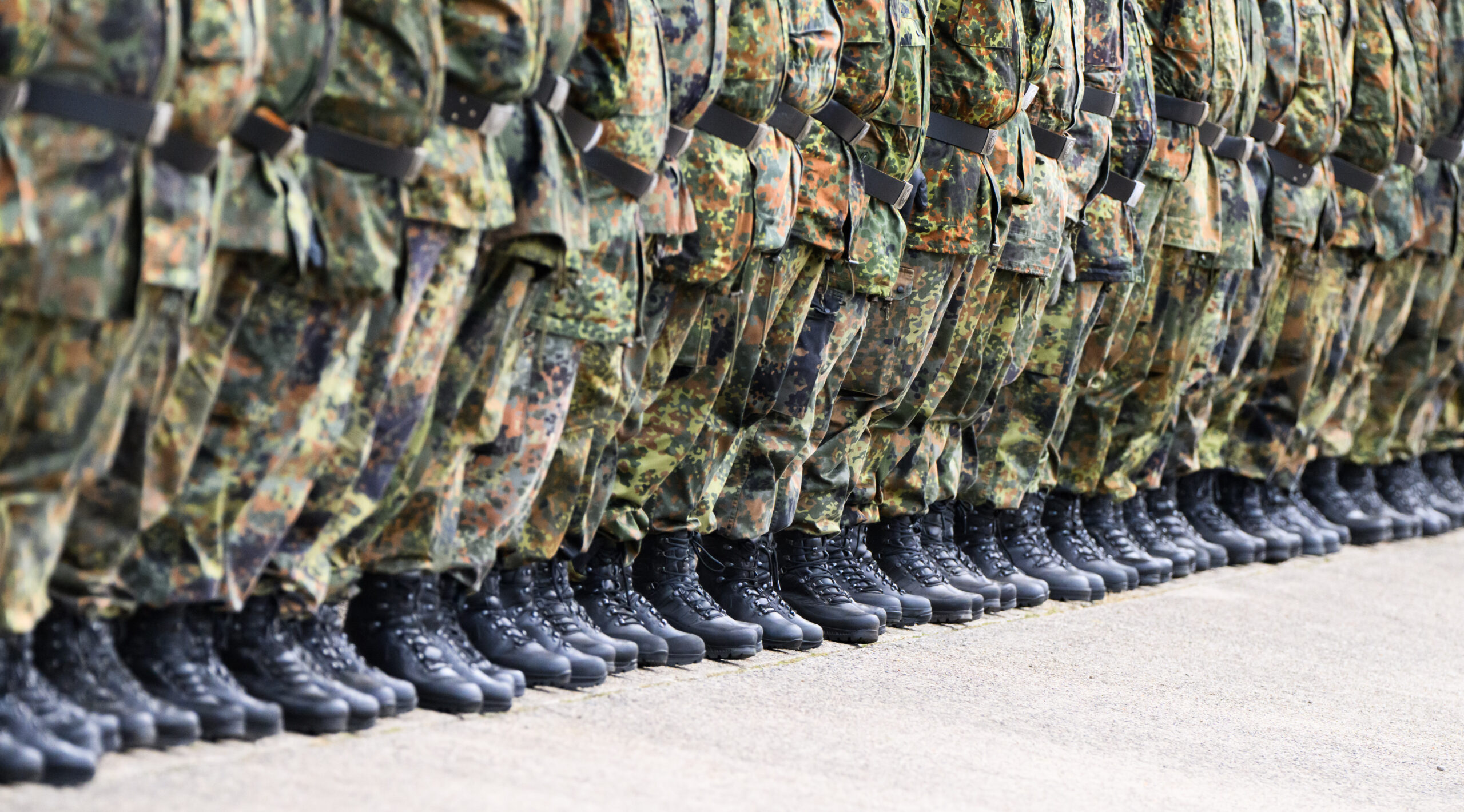 Soldaten stehen in Reih und Glied (Symbolbild).