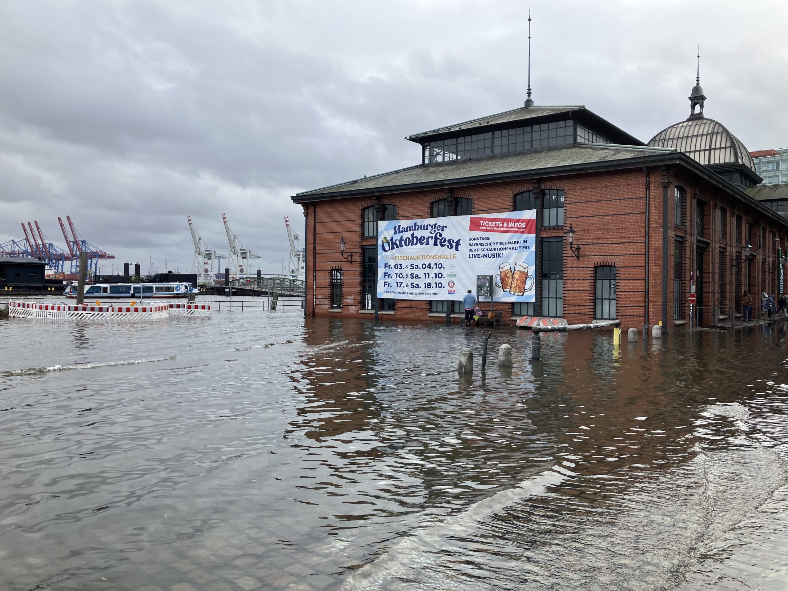 Der Fischmarkt wurde am Sonntagnachmittag teilweise überflutet.