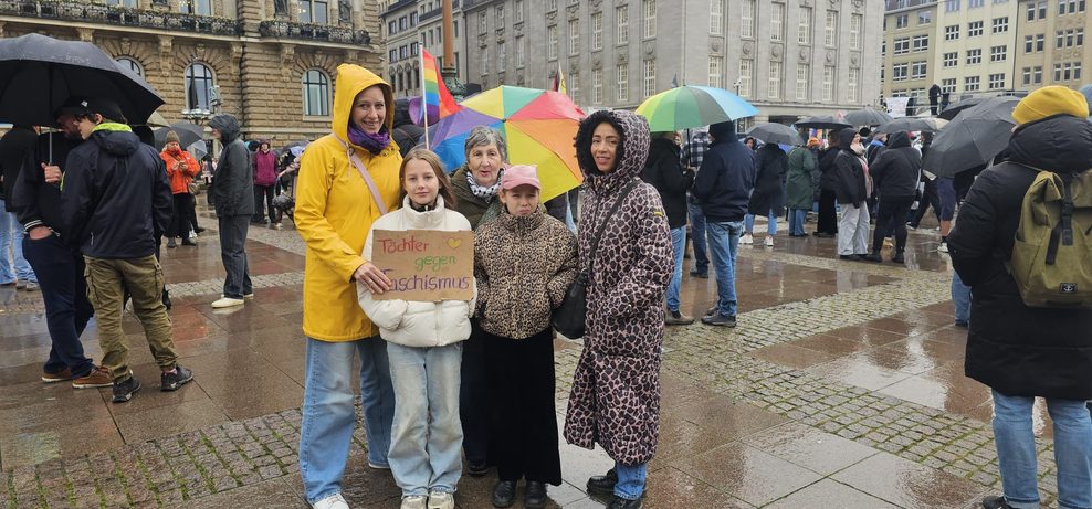 Maren, Anna uMaren, Anna und Vivian sind mit ihren Töchtern bzw. ihrer Enkeltochter gekommen.nd Vivian sind mit ihren Töchtern bzw ihrer Enkeltochter gekommen.