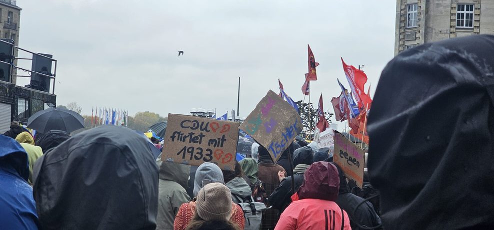 Immer wieder wird der Vergleich zu den Anfängen der Nazi-Diktatur gezogen.