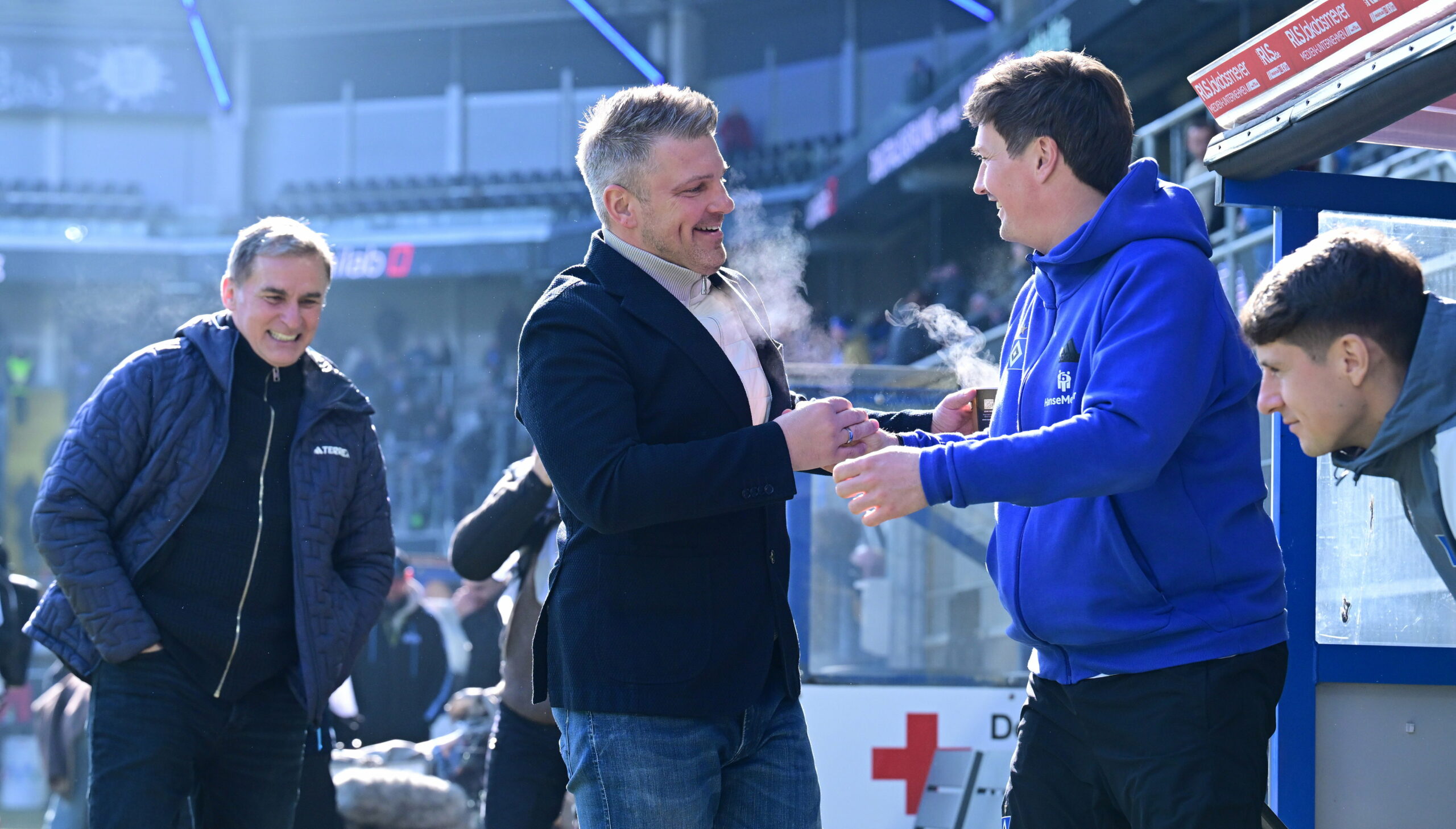 HSV-Trainer Merlin Polzin (r.) trifft am Sonntag auf Kölns Lukas Kwaniok.