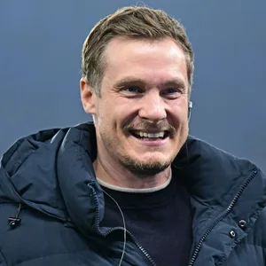 Ex-HSV-Präsident Marcell Jansen lacht