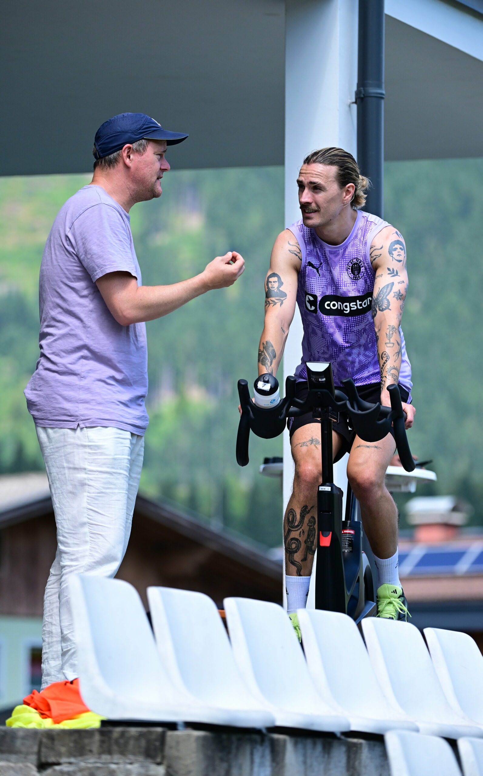 Oke Göttlich spricht mit Jackson Irvine