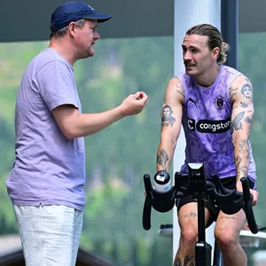Oke Göttlich spricht mit Jackson Irvine