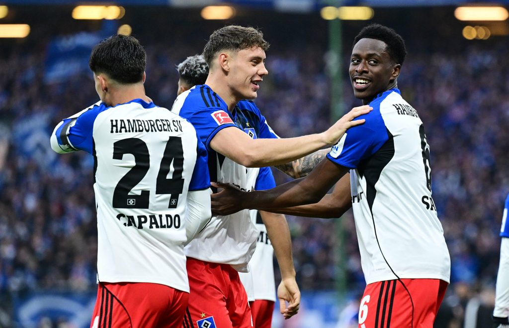 Die HSV-Profis Albert Sambi Lokonga (r.) und Nicolai Remberg (Mitte) harmonieren prächtig miteinander.