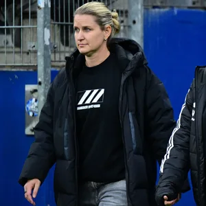 Frauenfußball-Koordinatorin Saskia Breuer mit HSV-Cheftrainerin Liése Brancao