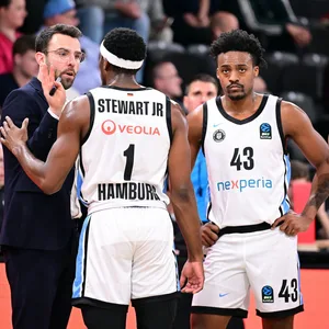 Spieler der Hamburg Towers sind enttäuscht nach einem Basketball-Match