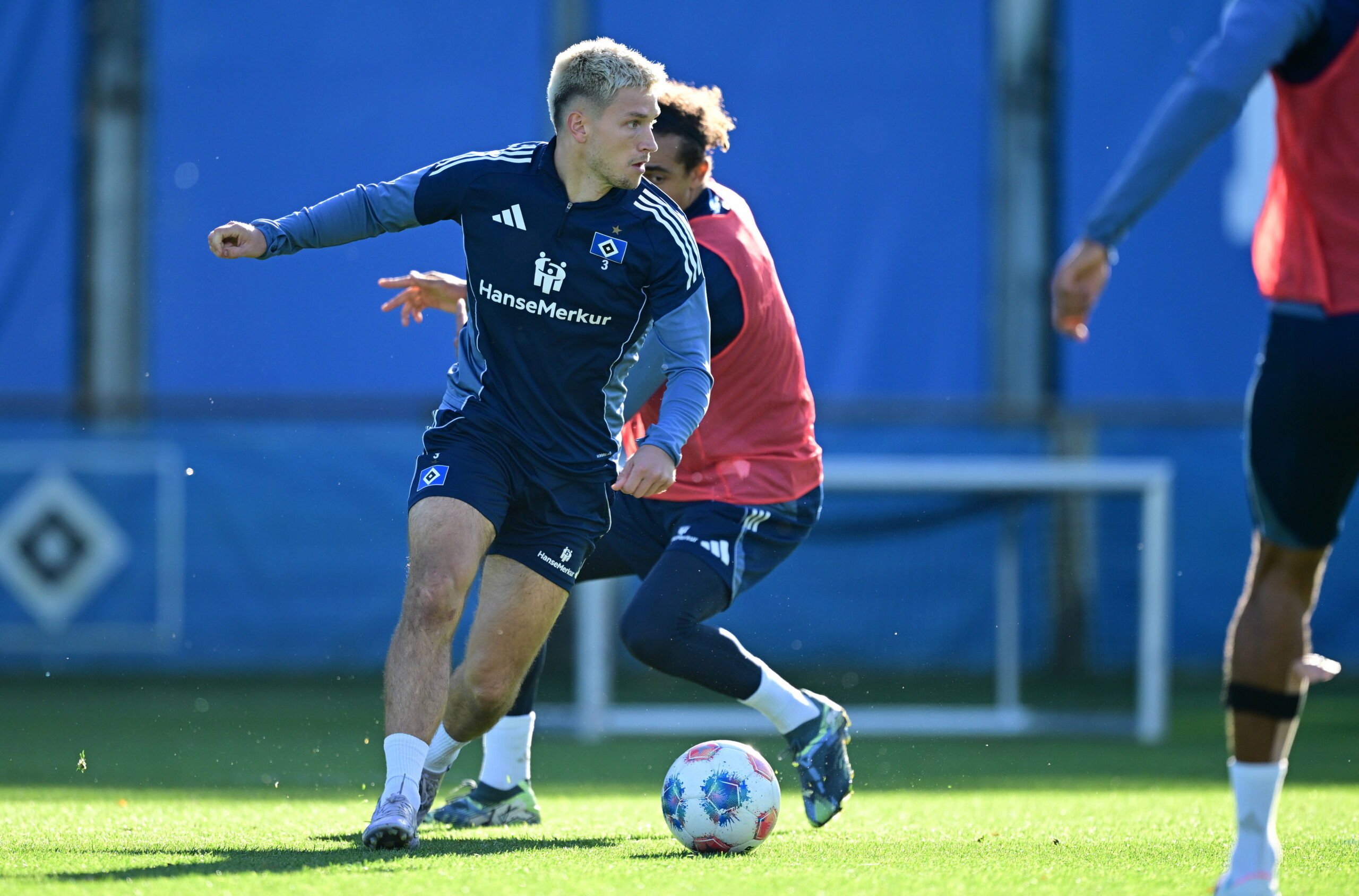 Noah Katterbach bei seinem Trainings-Comeback bei den HSV-Profis