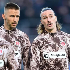 Karol Mets feierte gegen Hoffenheim seine Rückkehr, Jackson Irvine wartet noch aufs Comeback.