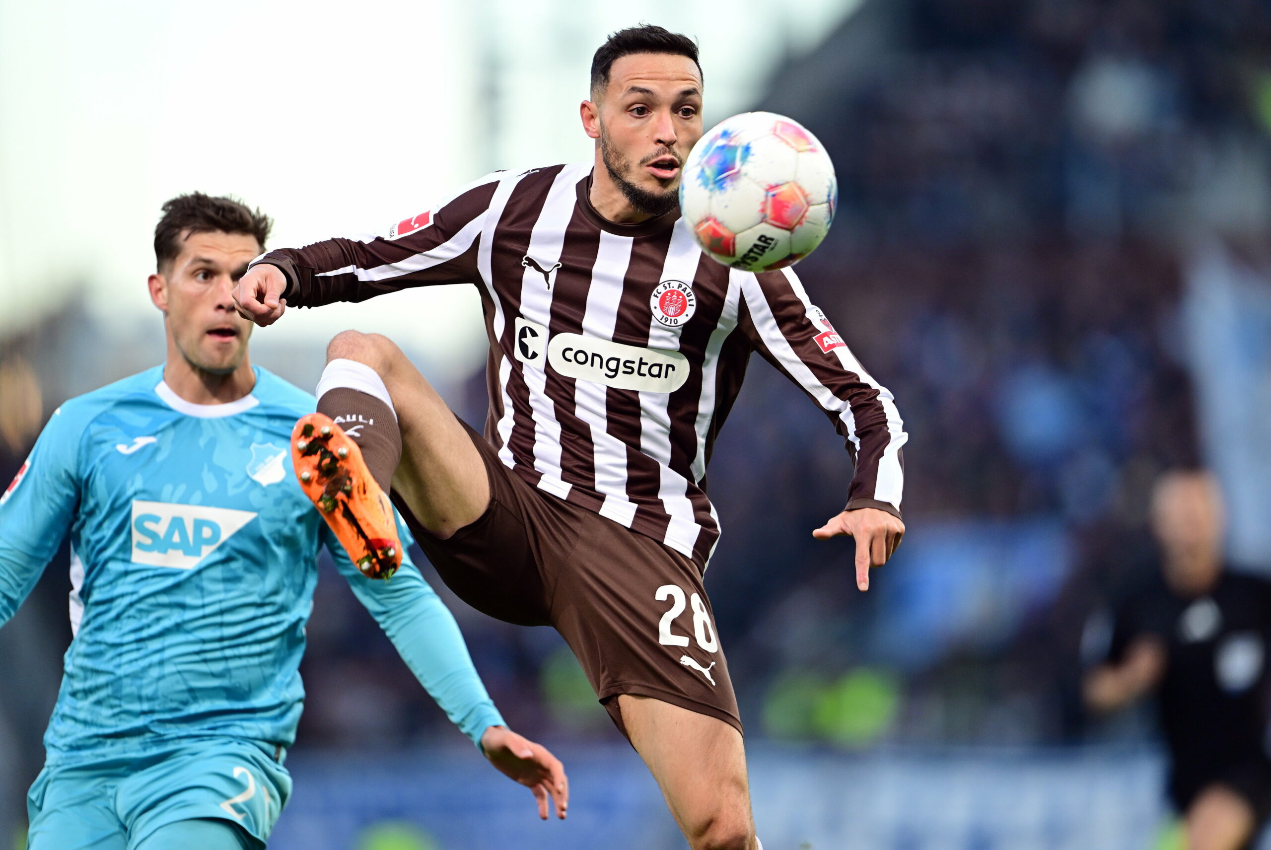 Mathias Pereira Lage nimmt einen Ball an