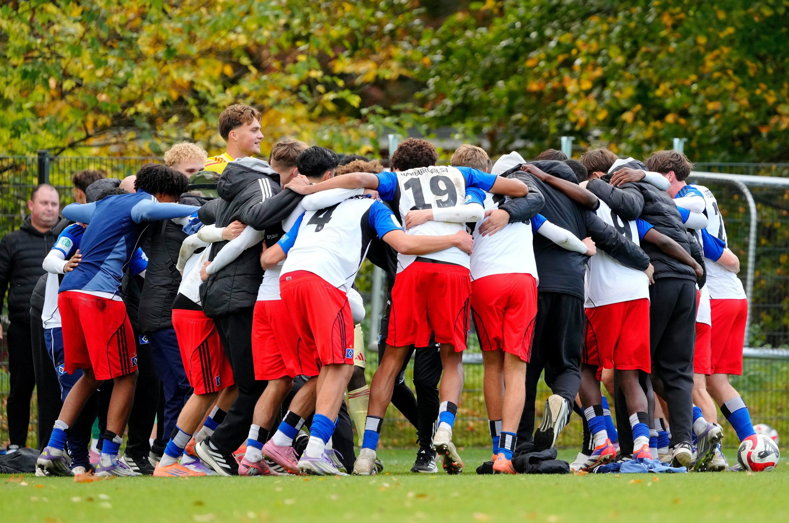 Die U19-Talente des HSV hüpfen im Kreis