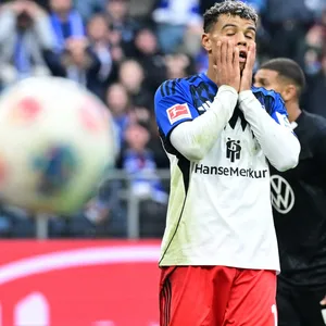 HSV-Stürmer Ransford Königsdörffer guckt frustriert