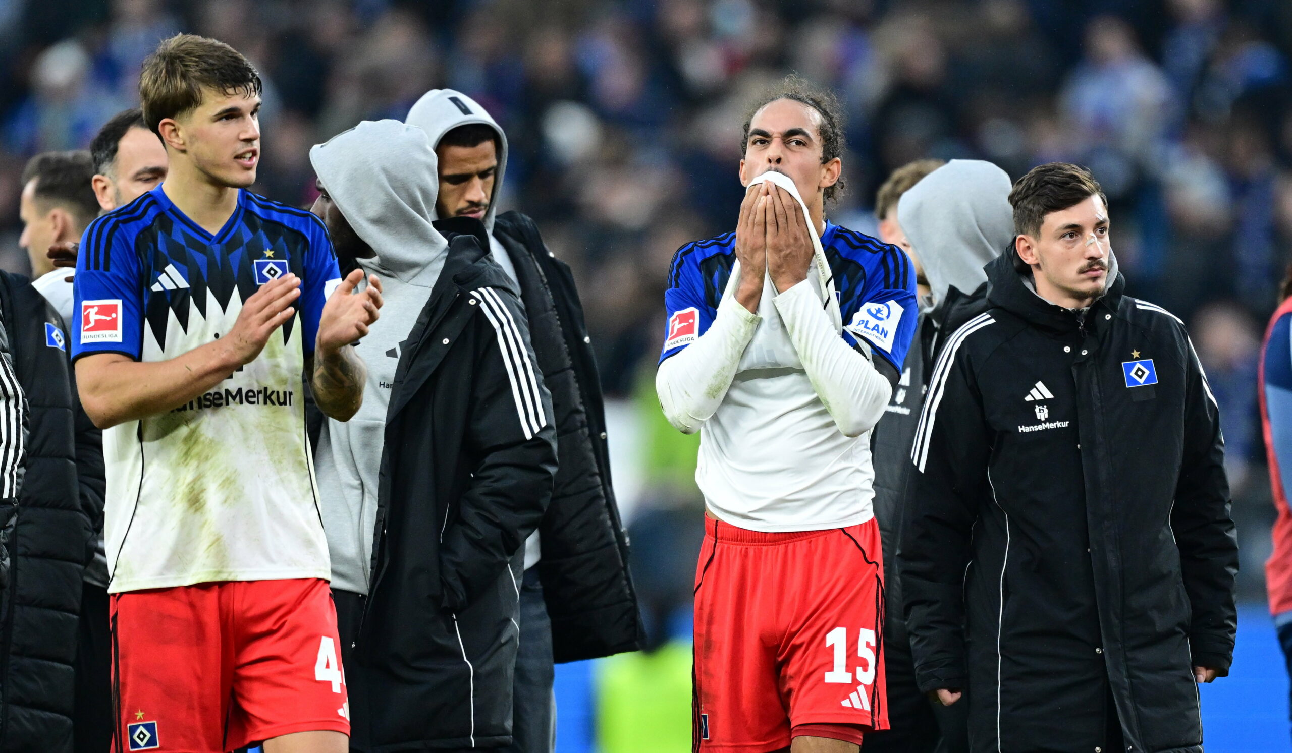 Enttäuschte HSV-Profis nach der bitteren Pleite gegen Wolfsburg