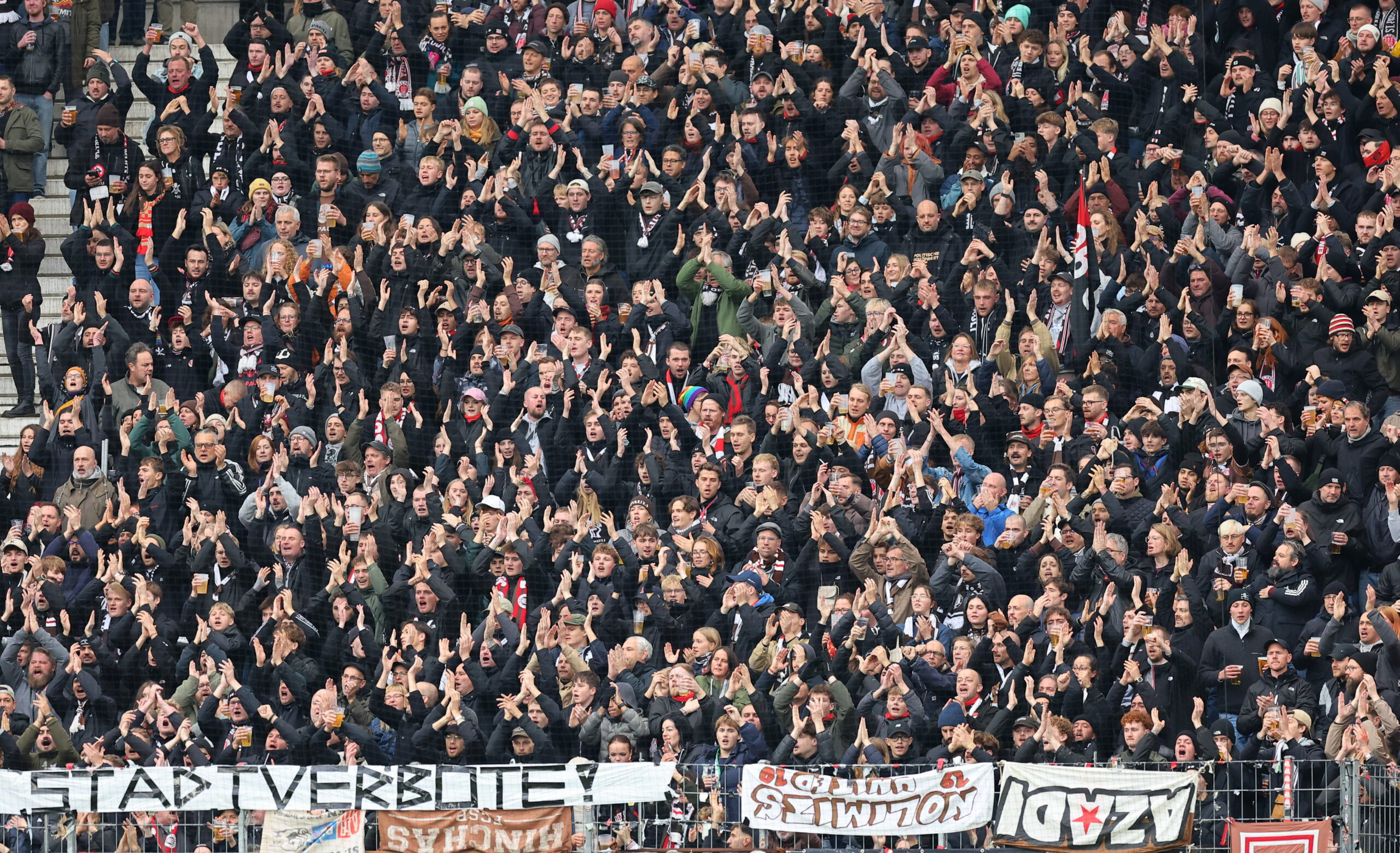 Der St. Pauli-Gästeblock in Frankfurt