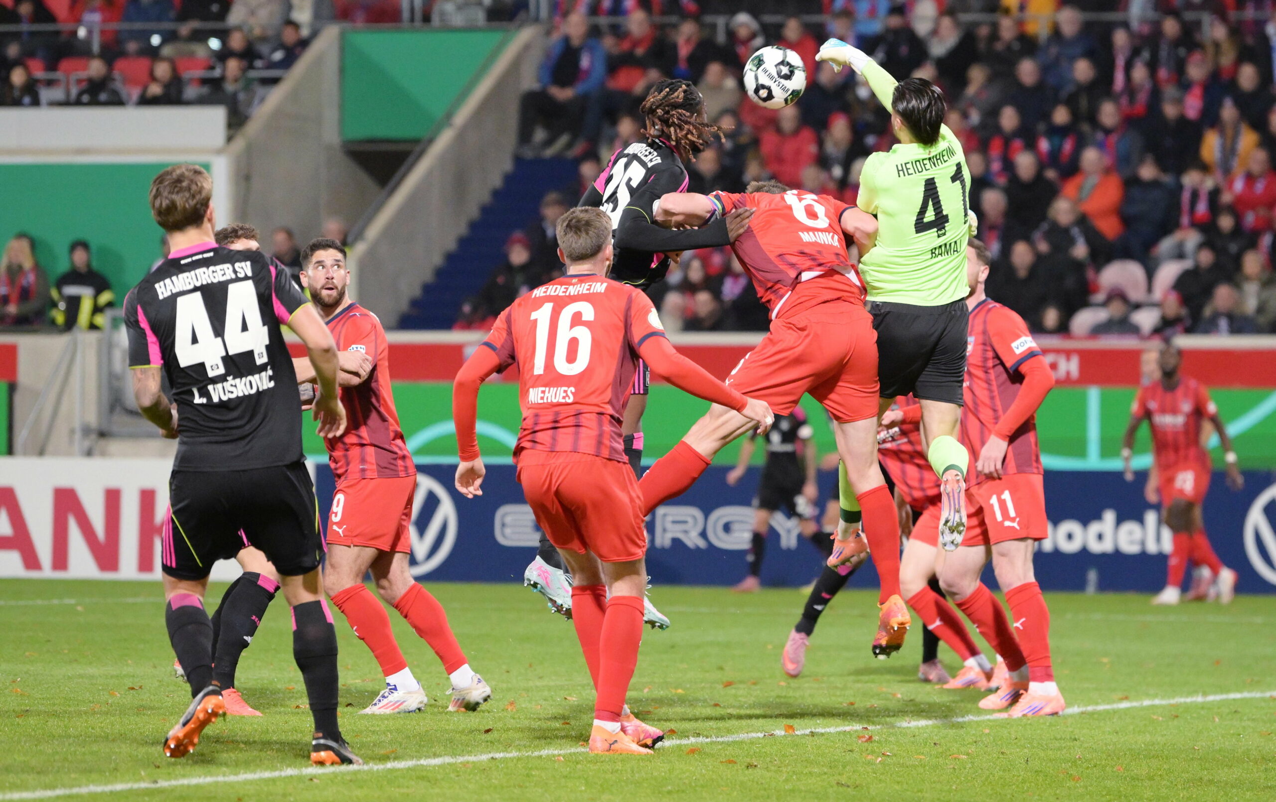 Der HSV bestimmte in Heidenheim die Anfangsphase.