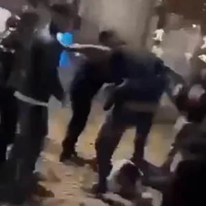 Gewaltexzess an der MÖ. Mann geschlagen und fast tit getreten