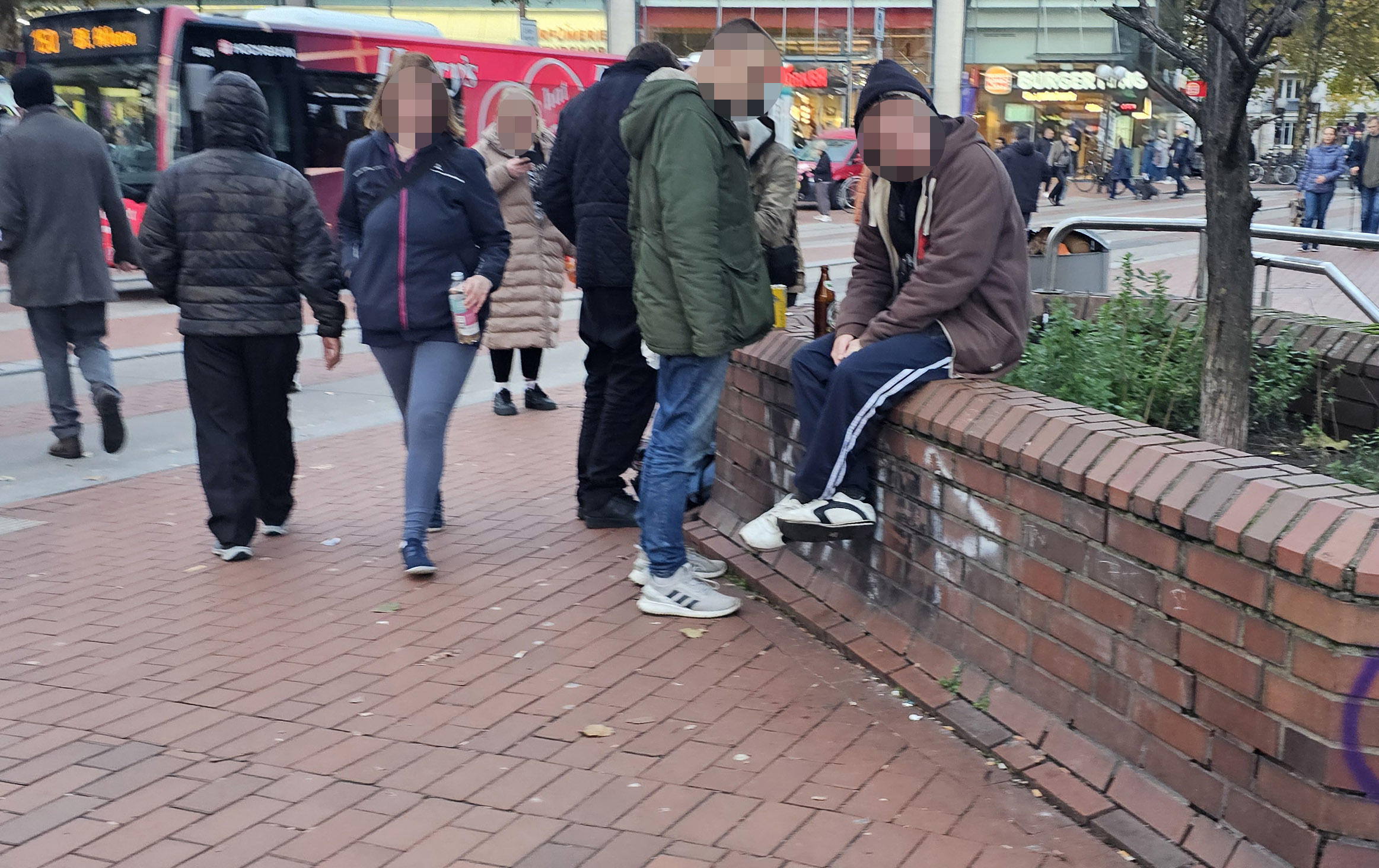 Am Sonntagnachmittag zeigt sich: Das Elend ist nicht weg, es ist nur verlagert worden.