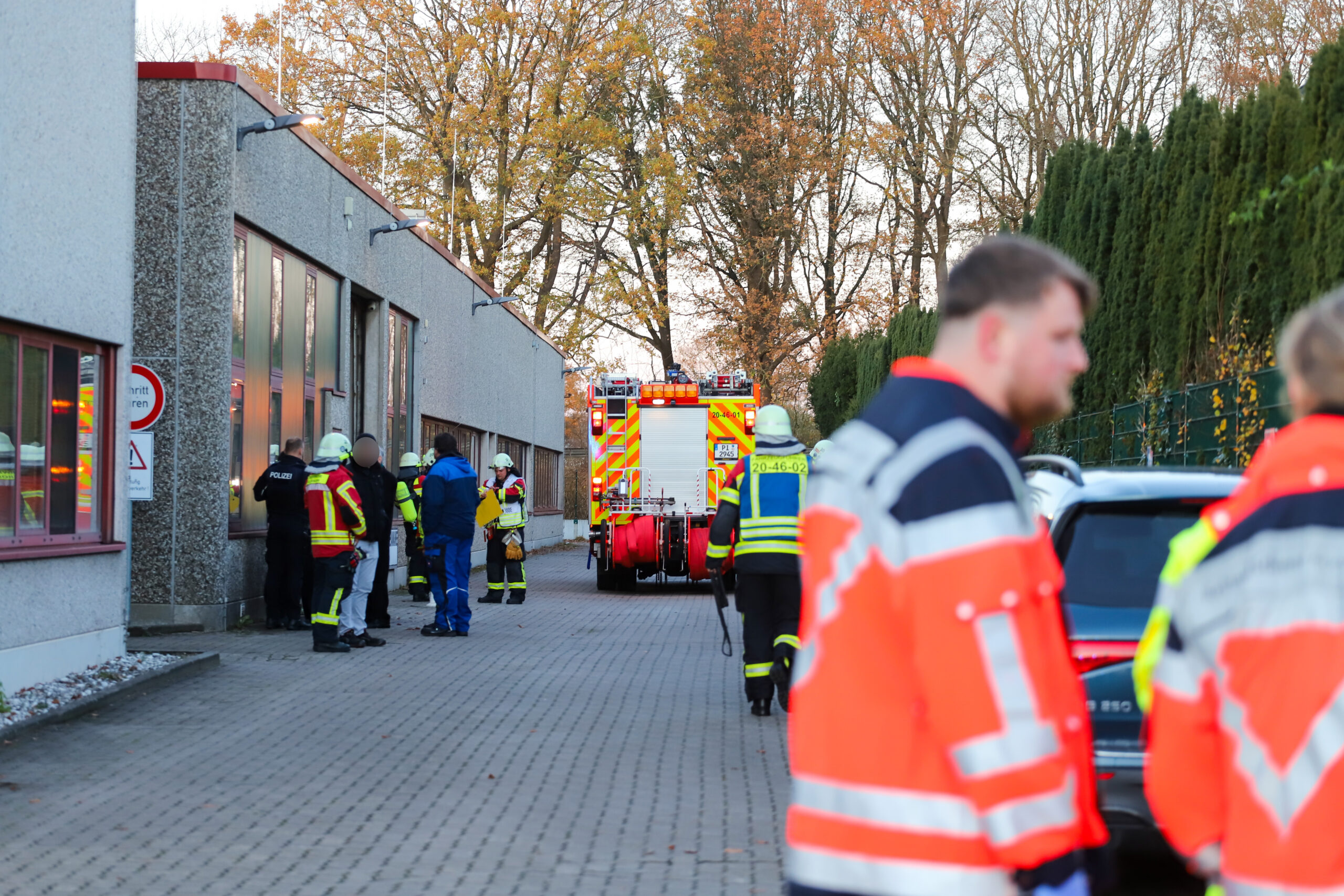 Eine Person wurde infolge des Unglücks schwer verletzt.
