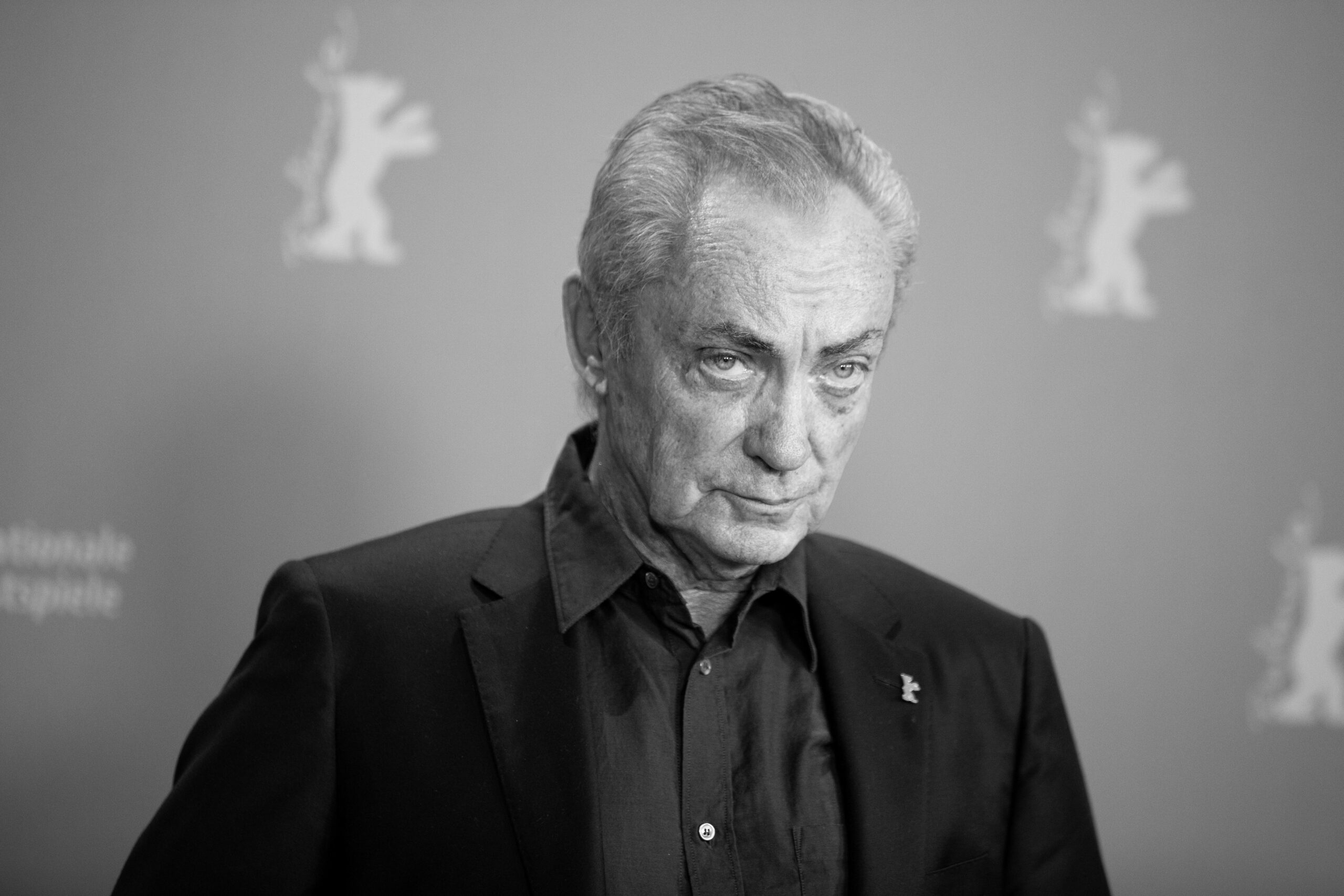 Schwarz-weiß-Bild: Udo Kier bei der Berlinale 2019.