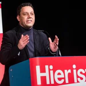 Der Linken-Abgeordnete Deniz Celik und Vizepräsident der Hamburgischen Bürgerschaft.