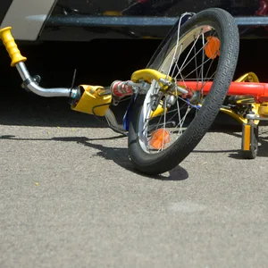 Kind bei Osterjork von Auto erfasst und mitgeschleift – Polizei sucht Zeugen
