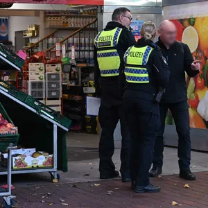 Nach Razzia in Supermarkt in Harburg – gegen sieben Personen wird ermittelt