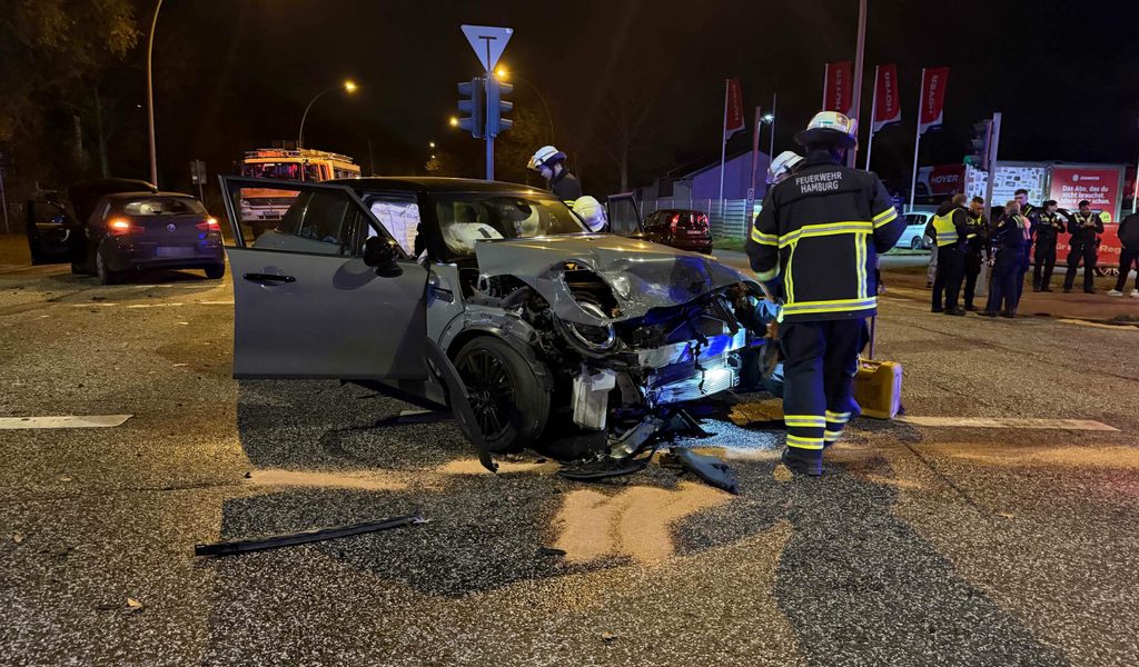 bei-rot-gefahren-zwei-verletzte-nach-crash-in-wilhelmsburg