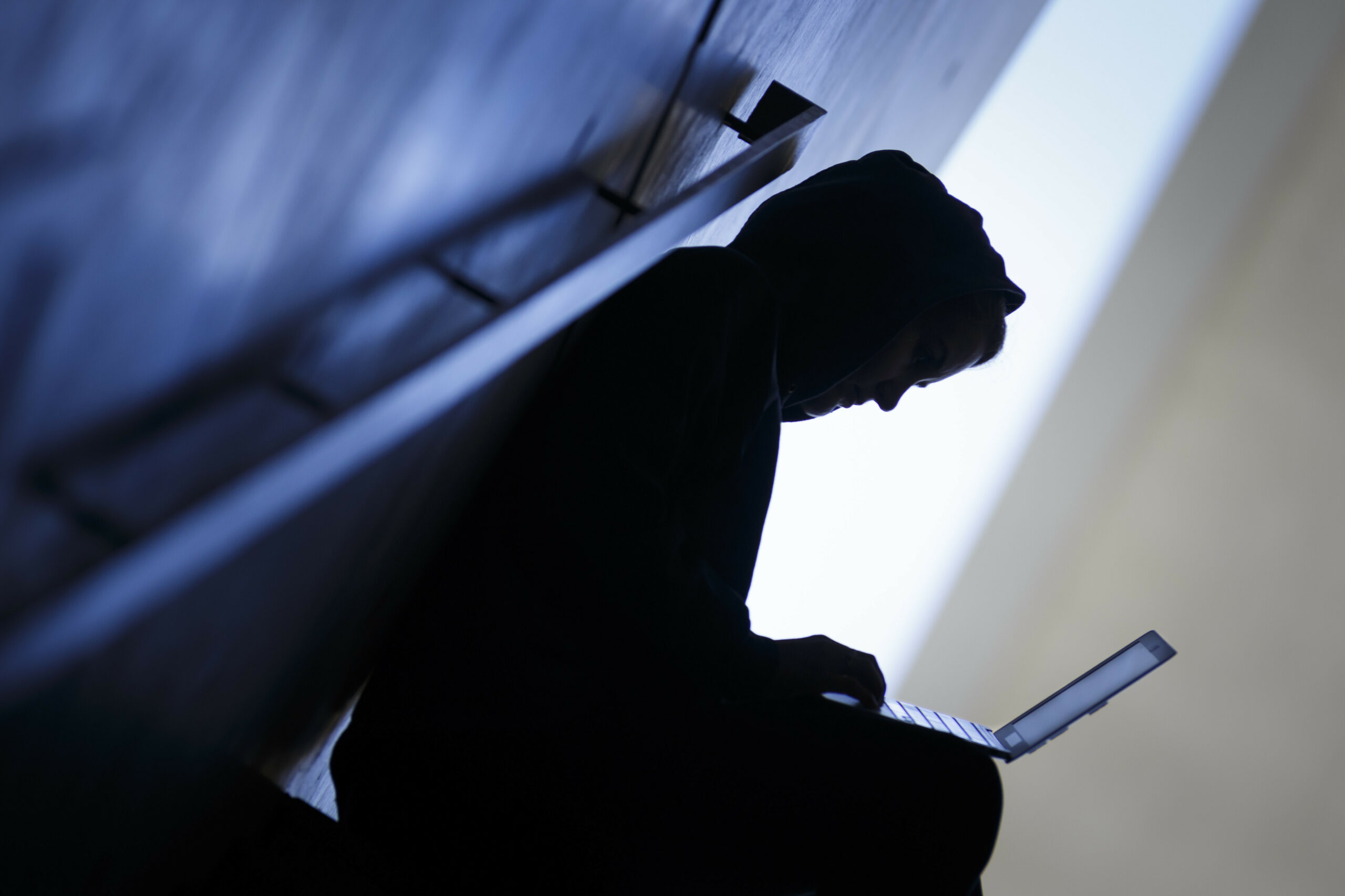 Jugendlicher am Computer (Symbolbild).