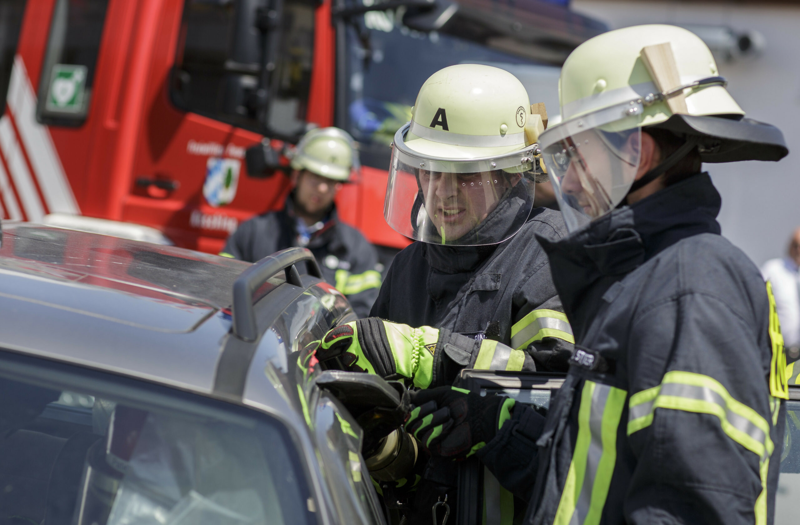 Schwerer Unfall auf Bundesstraße in Geesthacht – zwei Schwerverletzte