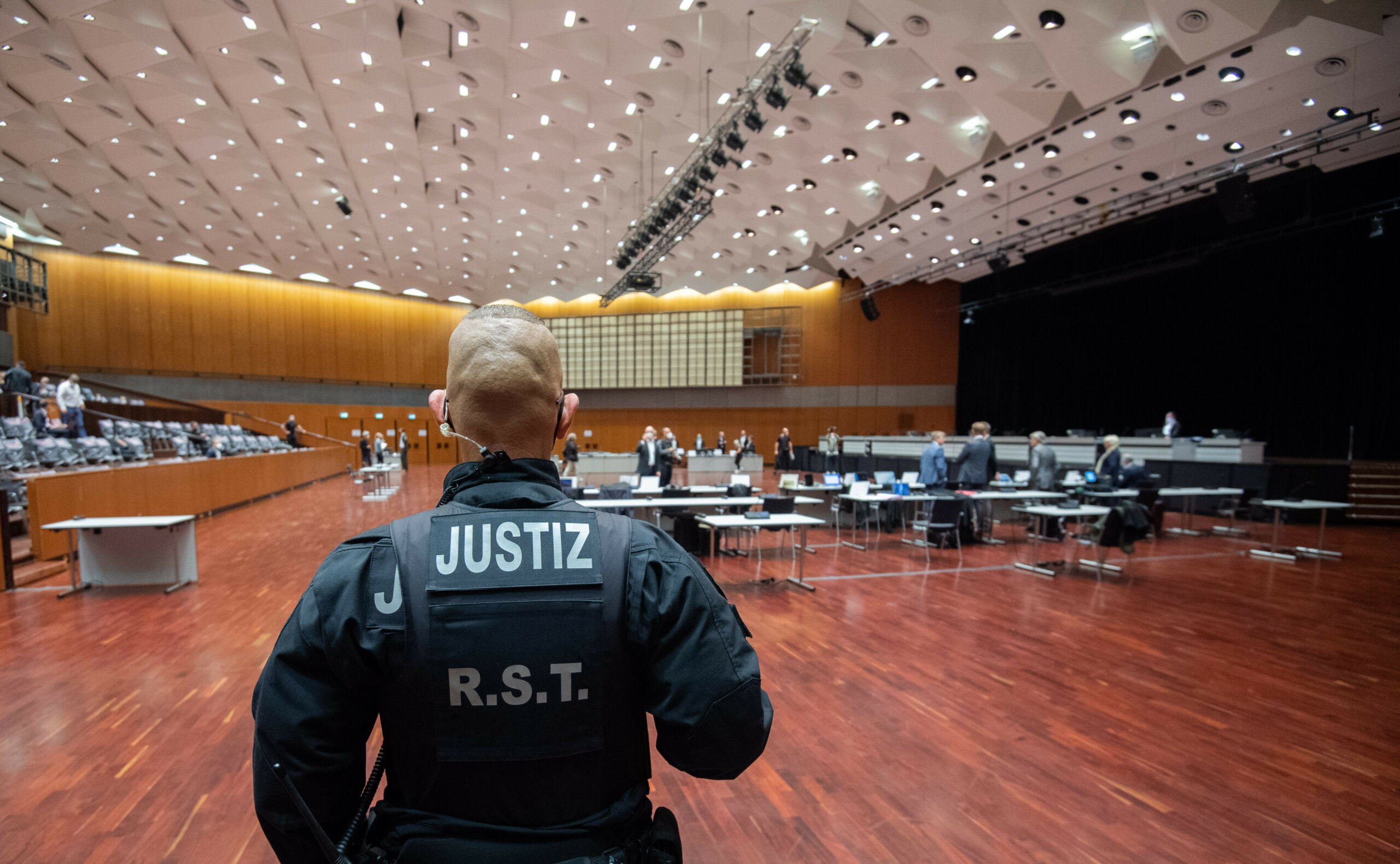 Der Prozessbeginn in der Stadthalle Braunschweig in 2021. Der Mega-Prozess um VW geht weiter.
