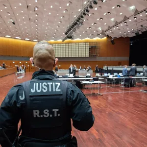 Der Prozessbeginn in der Stadthalle Braunschweig in 2021. Der Mega-Prozess um VW geht weiter.