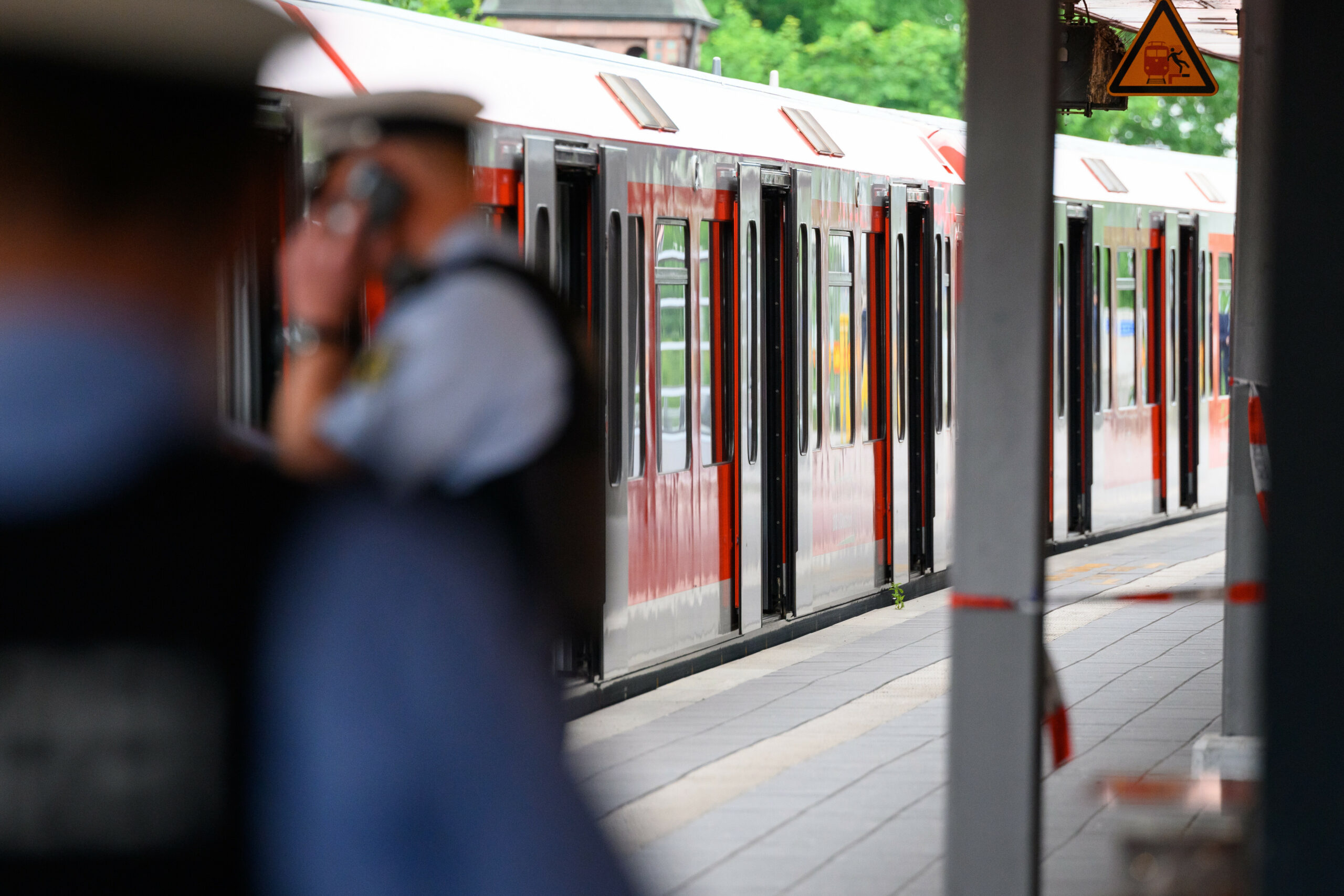 Mann randaliert in S-Bahn am Bahnfof Ohlsdorf – Festnahme durch Bundespolizei